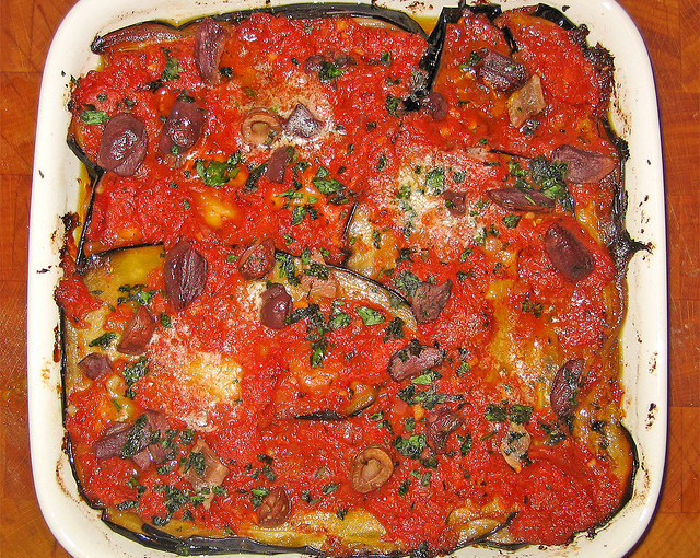 Dania kuchni włoskiej i także lokalne mięso sezonowane