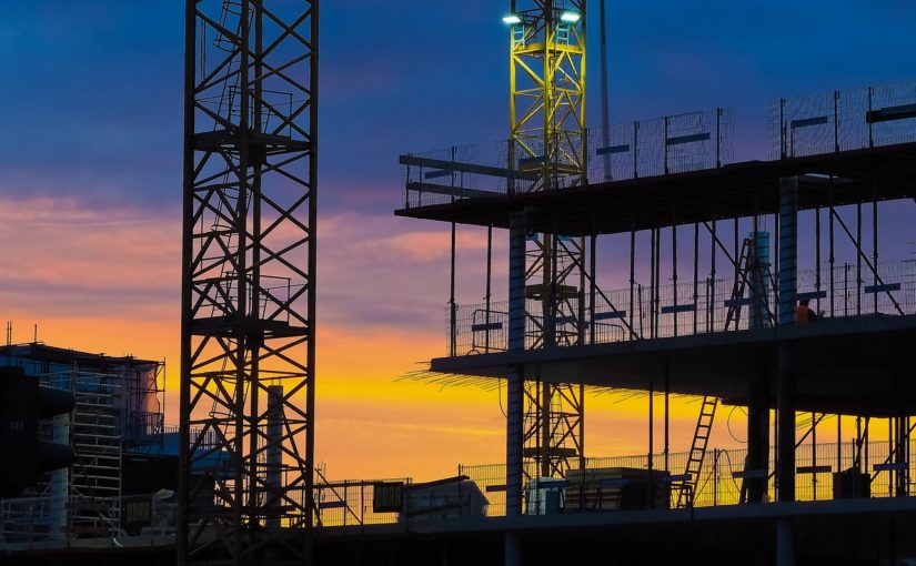 Ściśle z obowiązującymi przepisami nowo konstruowane domy muszą być energooszczędne.