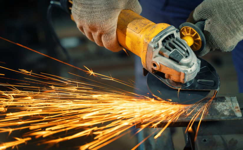 Jakie są najlepsze cechy jakościowe śrub i wkrętów i jak je sprawdzić?